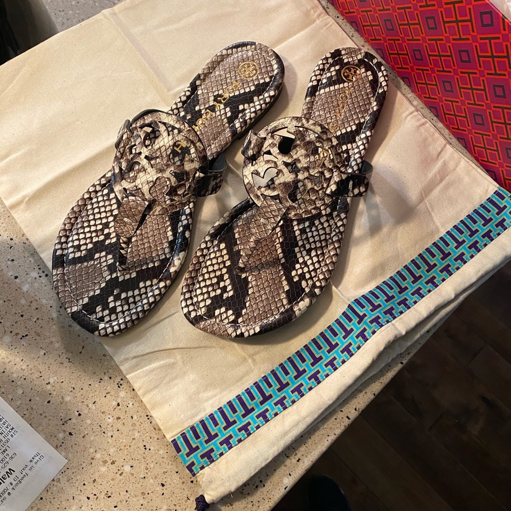 Tory Burch Miller Sandals 🖤🤍